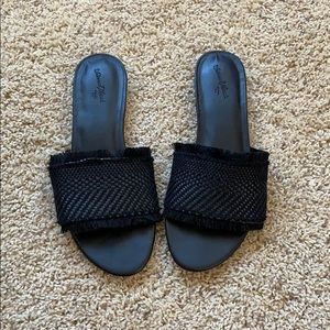 NEW Universal Threads sandal